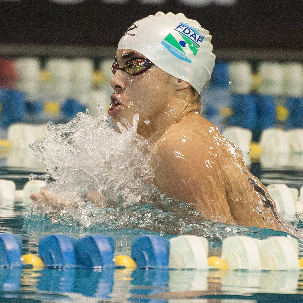 Kevin Diaz Wurg bate triple récord de natación en Mar del Plata